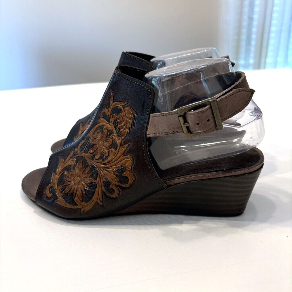 Roper Women's‎ Western Mika Brown Stamped Floral Brown Leather Sandals US Size 9 - Picture 2 of 12